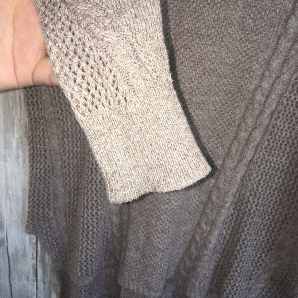 American Eagle Tan Knit Sweater - Picture 3 of 4
